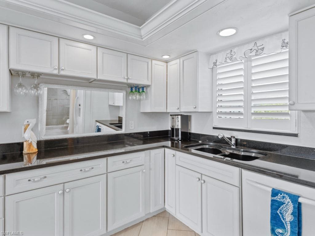 1019 Anglers CV # F302, MARCO ISLAND FL 34145-2