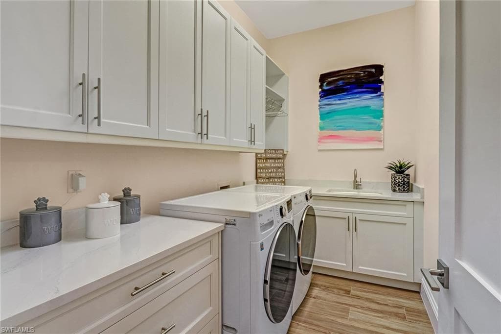 2875 Coco Lakes DR, NAPLES FL 34105-12