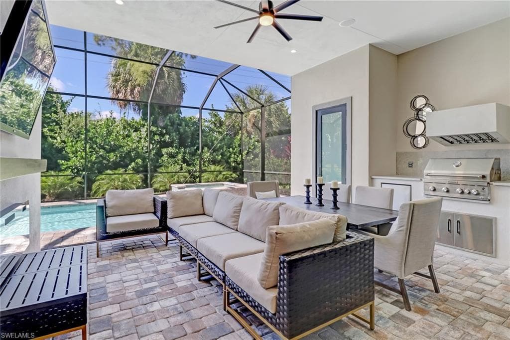 2875 Coco Lakes DR, NAPLES FL 34105-21