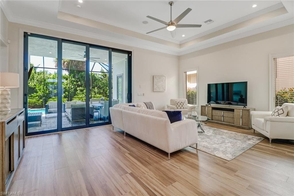 2875 Coco Lakes DR, NAPLES FL 34105-9