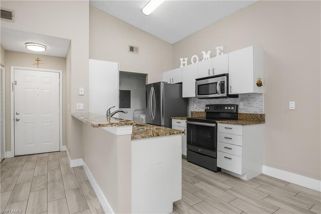 2214 Arbour Walk CIR # 2022, NAPLES FL 34109-2