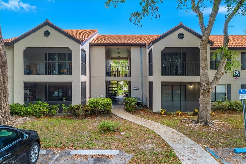 2214 Arbour Walk CIR # 2022, NAPLES FL 34109-19