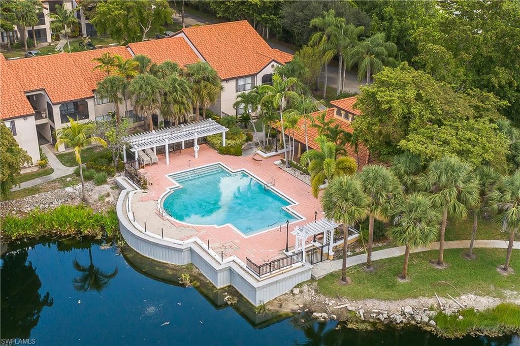 2214 Arbour Walk CIR # 2022, NAPLES FL 34109-18