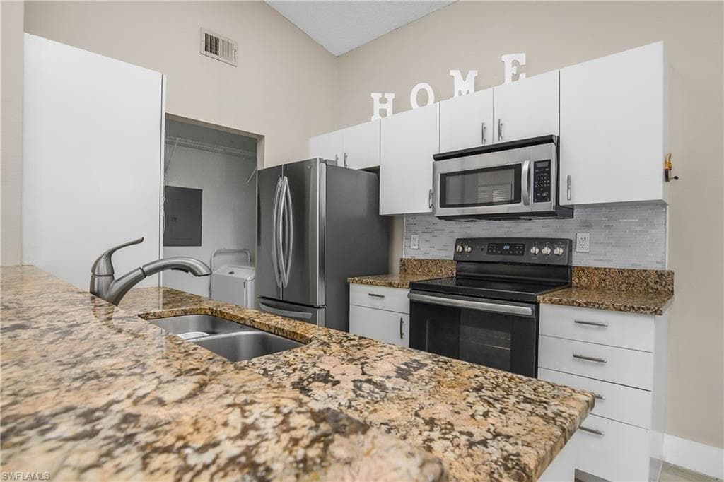 2214 Arbour Walk CIR # 2022, NAPLES FL 34109-3