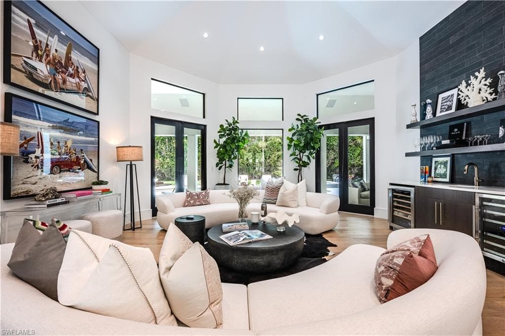 681 Katemore LN, NAPLES FL 34108-5