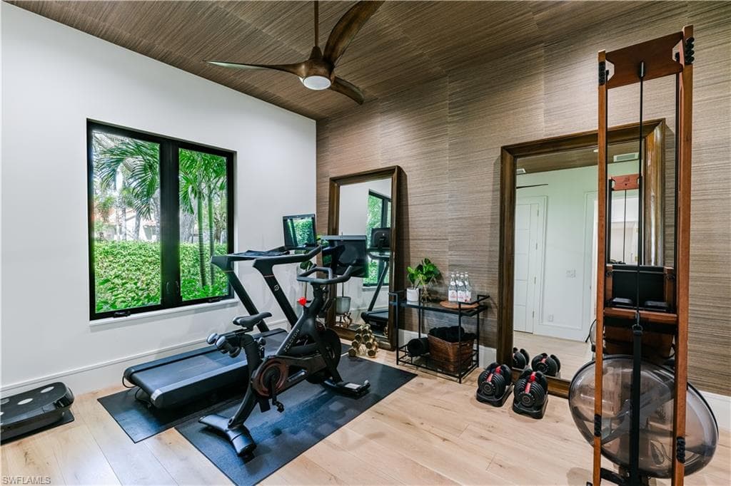 681 Katemore LN, NAPLES FL 34108-21