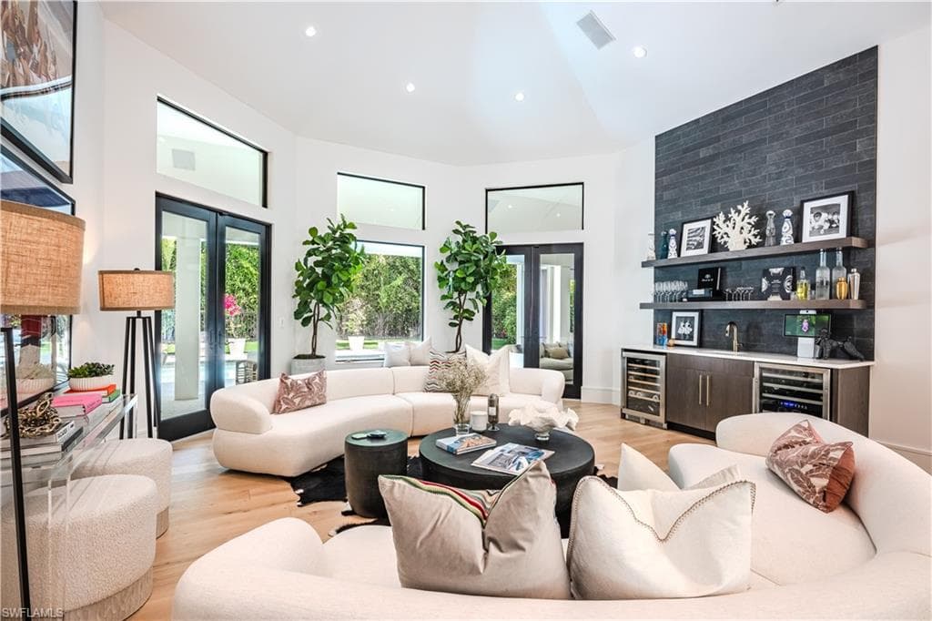 681 Katemore LN, NAPLES FL 34108-2