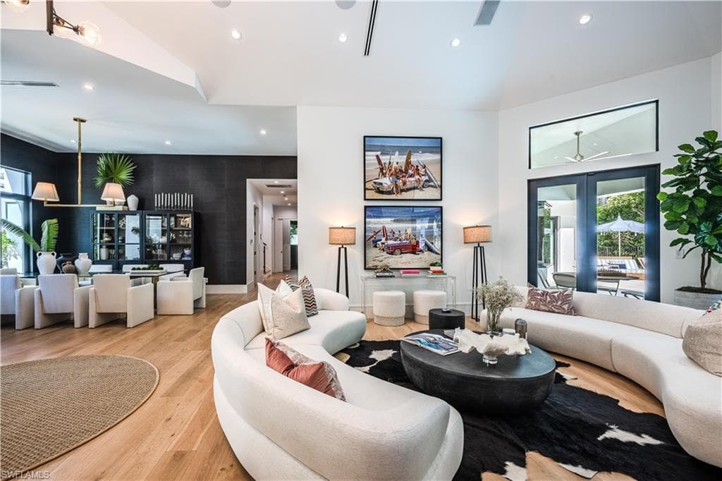 681 Katemore LN, NAPLES FL 34108-4