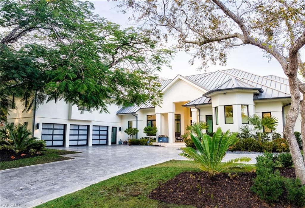 681 Katemore LN, NAPLES FL 34108-48