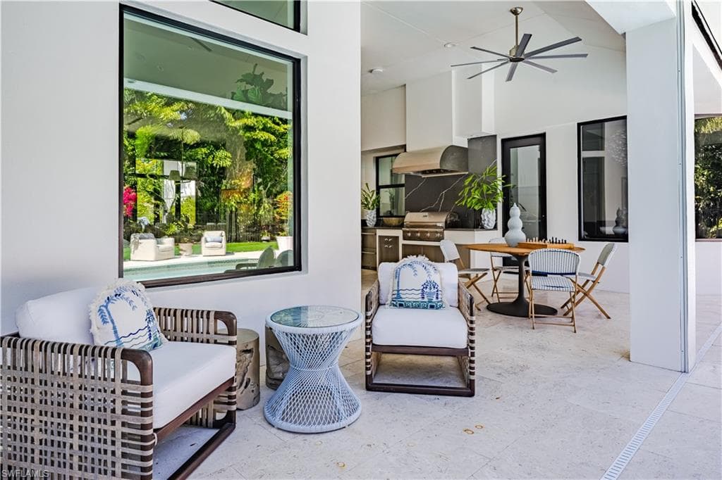 681 Katemore LN, NAPLES FL 34108-44