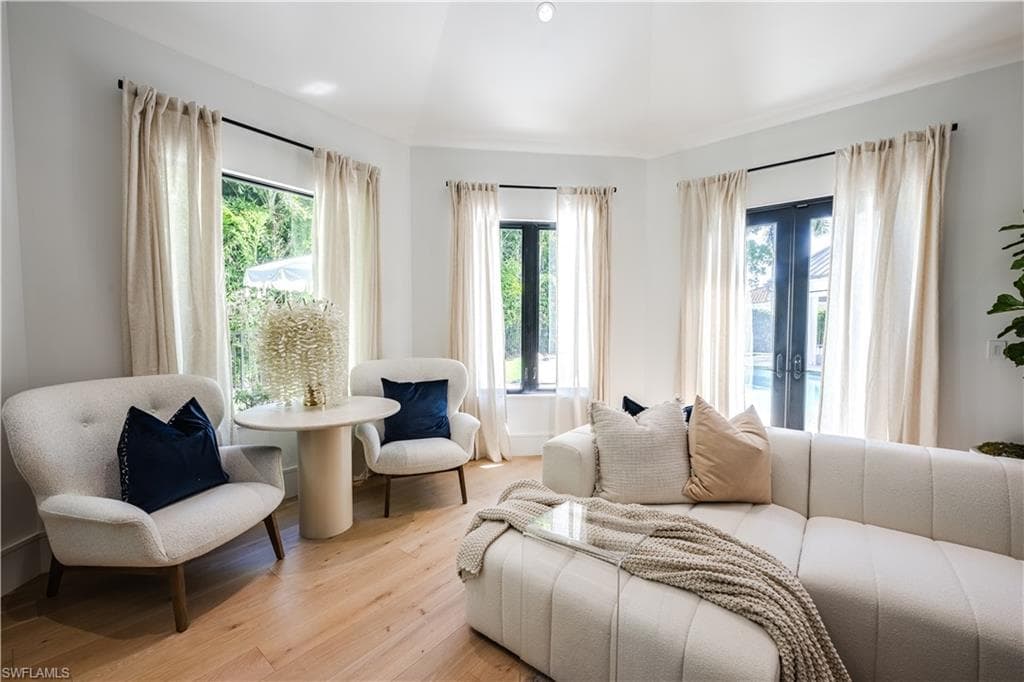 681 Katemore LN, NAPLES FL 34108-17