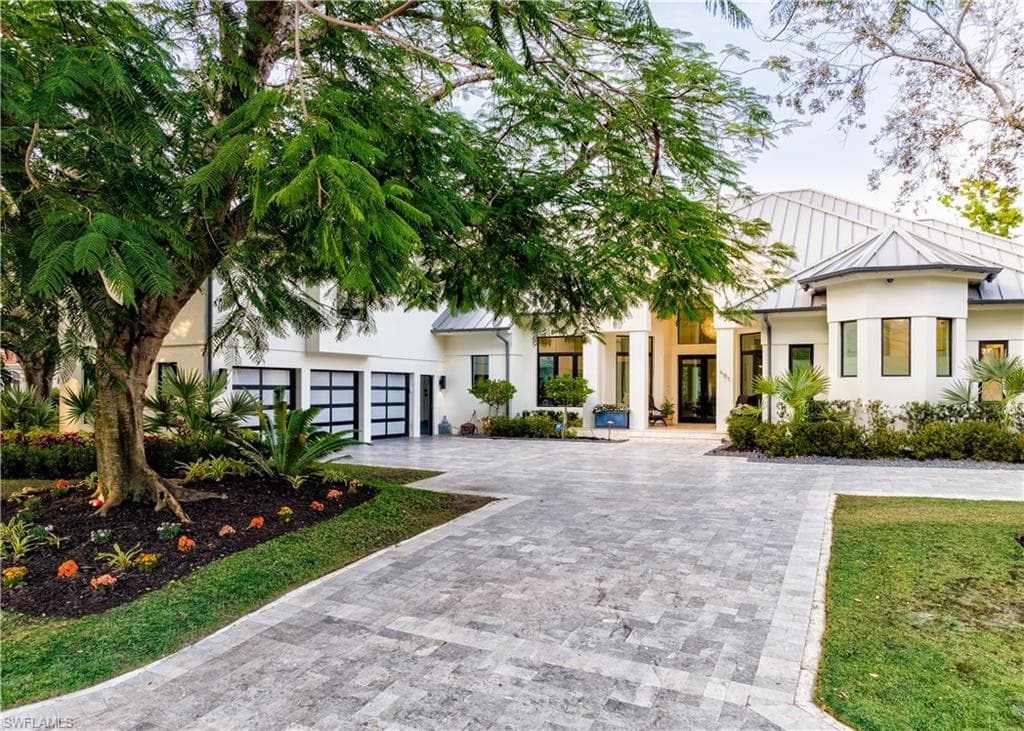 681 Katemore LN, NAPLES FL 34108-49