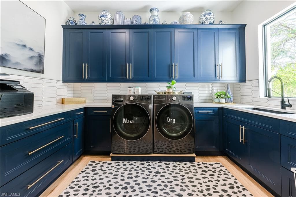 681 Katemore LN, NAPLES FL 34108-14