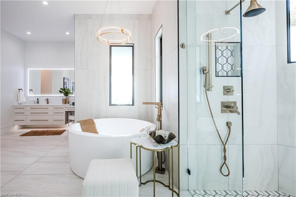 681 Katemore LN, NAPLES FL 34108-30