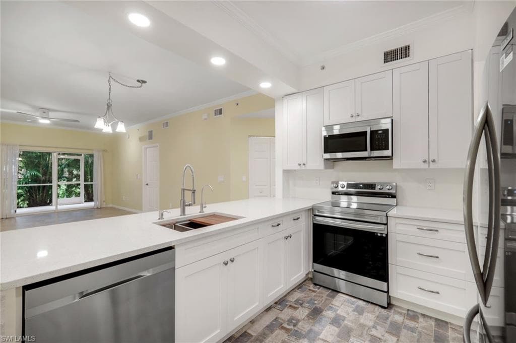 1089 Winding Pines CIR # 106, CAPE CORAL FL 33909-5