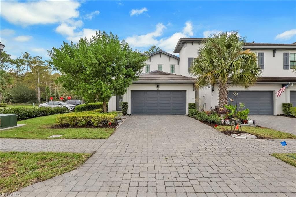 7501 Carnegie WAY, NAPLES FL 34119-1