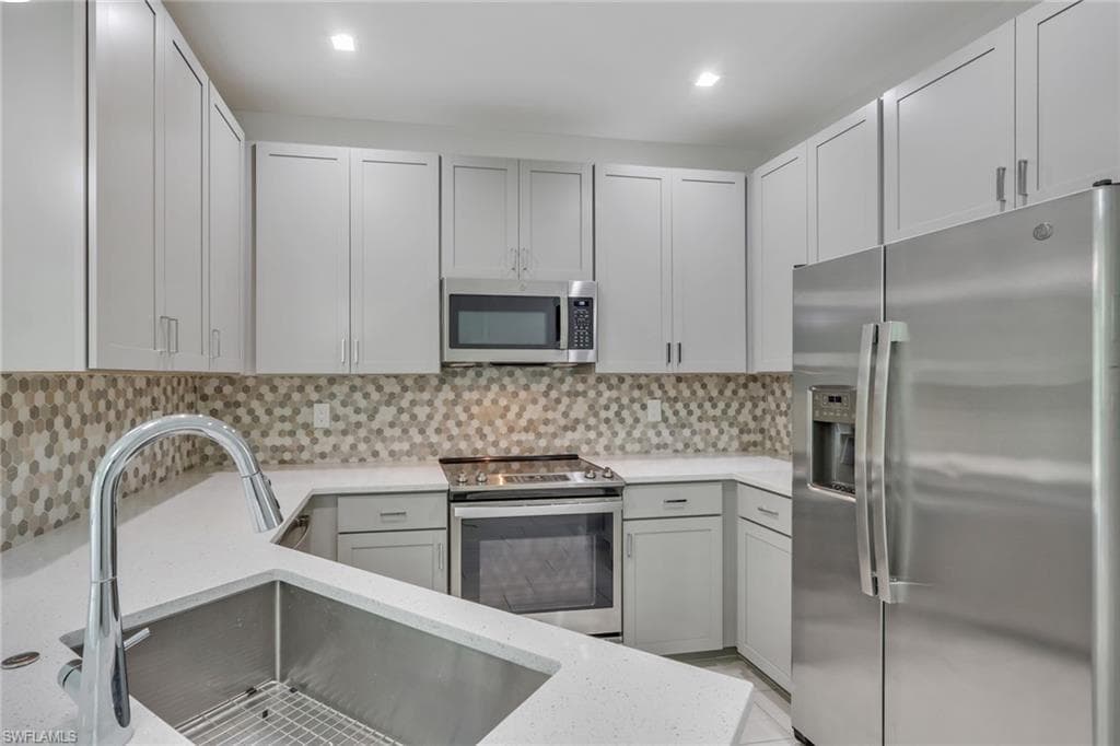 7501 Carnegie WAY, NAPLES FL 34119-4