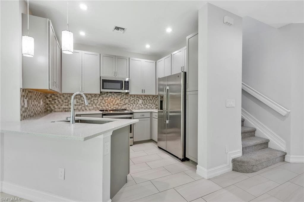 7501 Carnegie WAY, NAPLES FL 34119-3