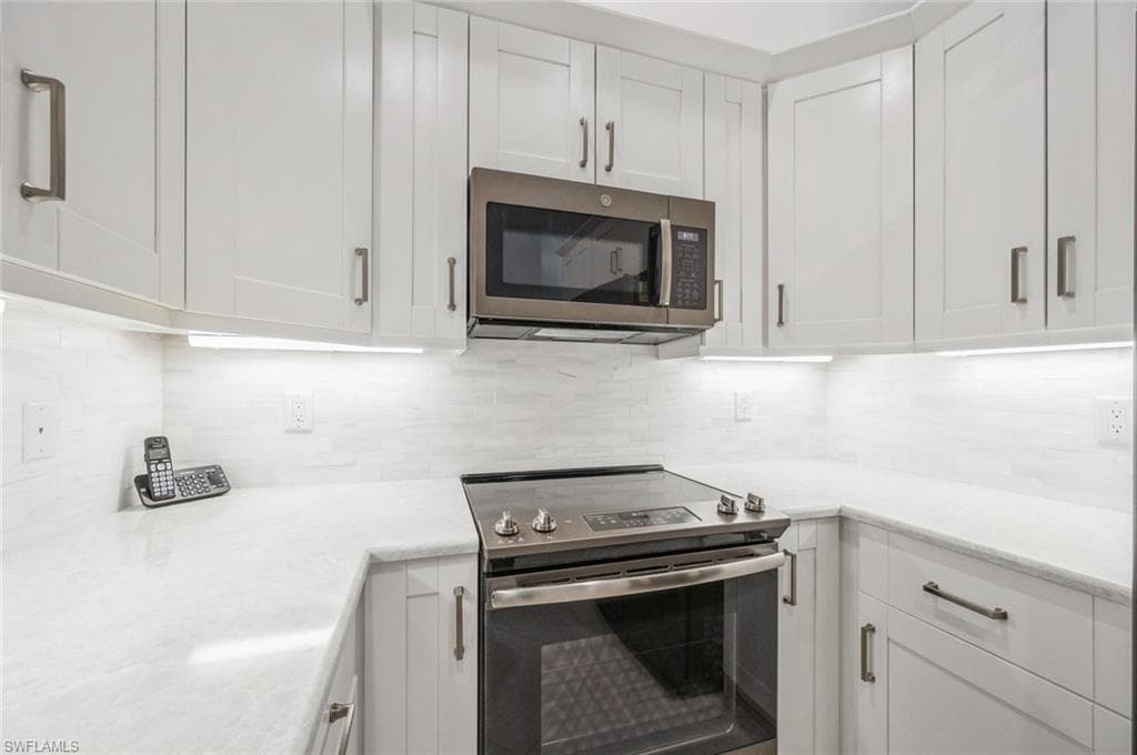 74 Silver Oaks CIR # 202, NAPLES FL 34119-12