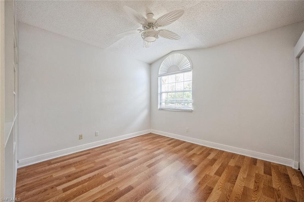 74 Silver Oaks CIR # 202, NAPLES FL 34119-25