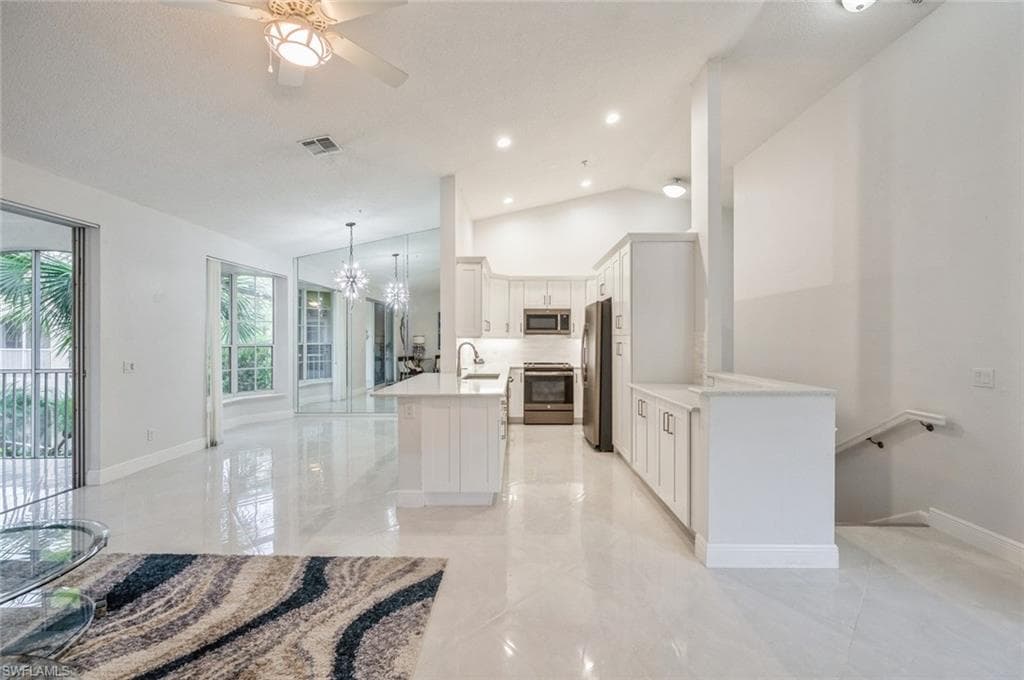 74 Silver Oaks CIR # 202, NAPLES FL 34119-2