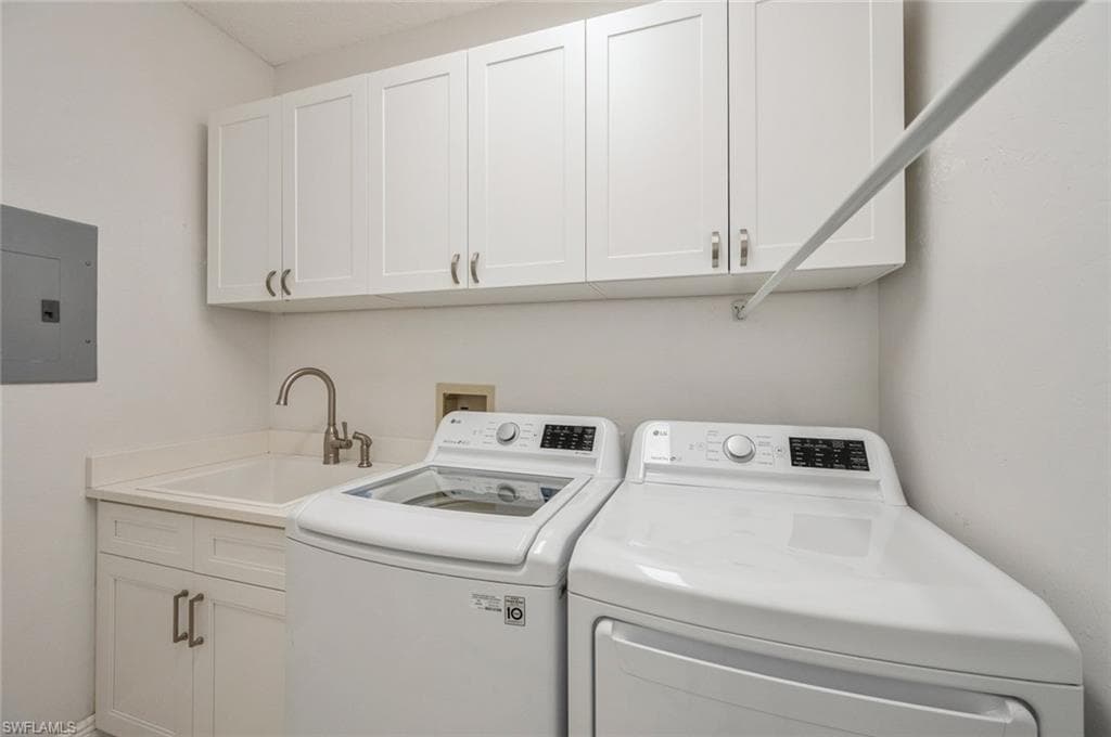 74 Silver Oaks CIR # 202, NAPLES FL 34119-29