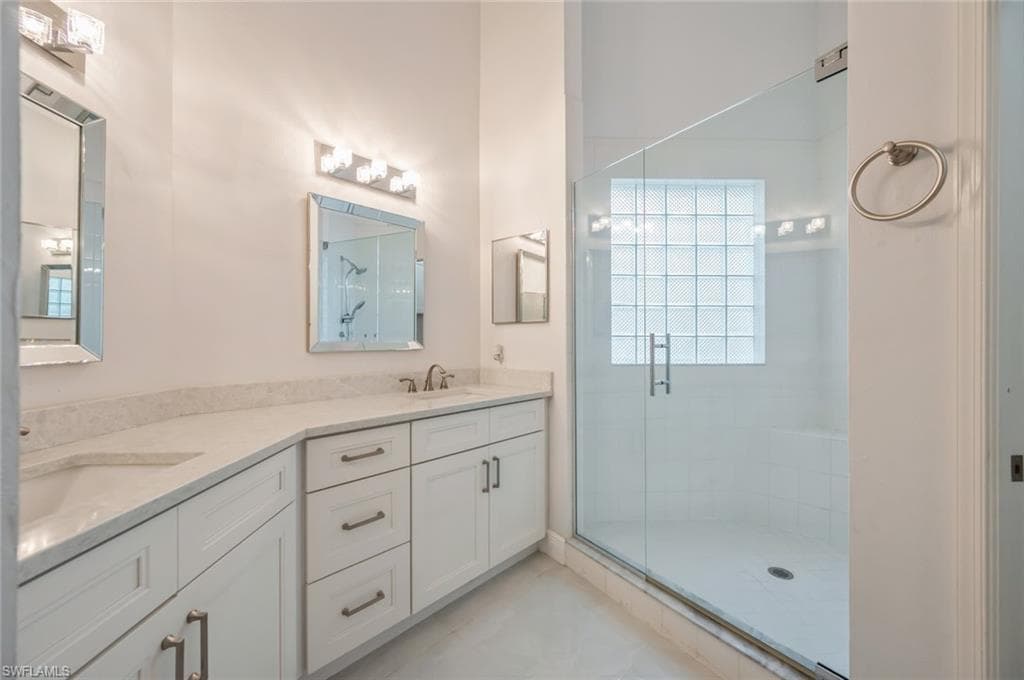 74 Silver Oaks CIR # 202, NAPLES FL 34119-17