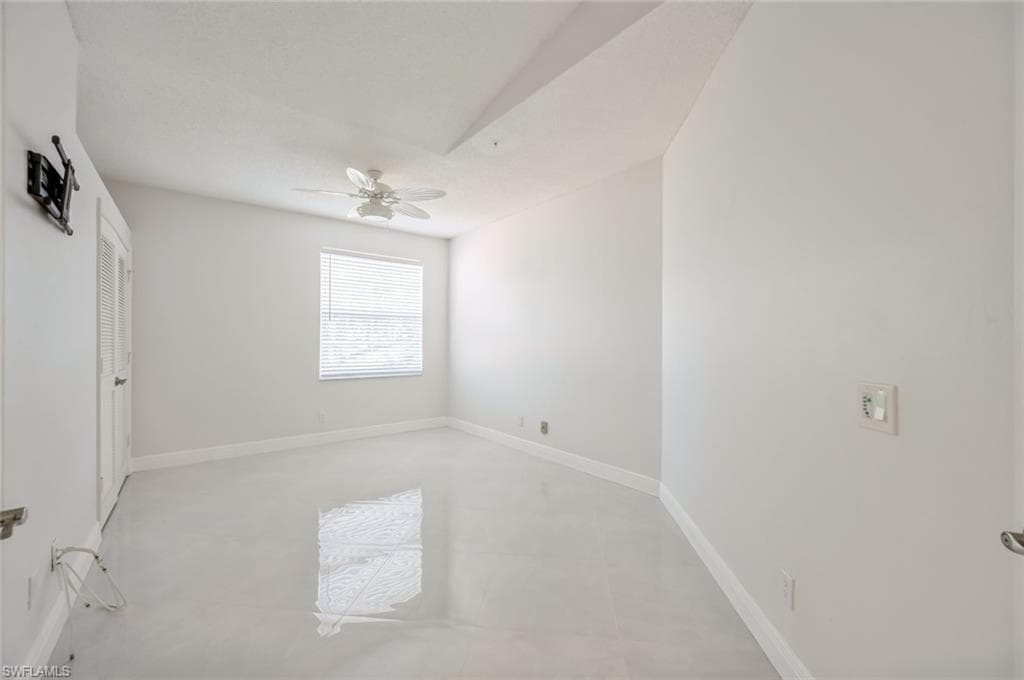 74 Silver Oaks CIR # 202, NAPLES FL 34119-28