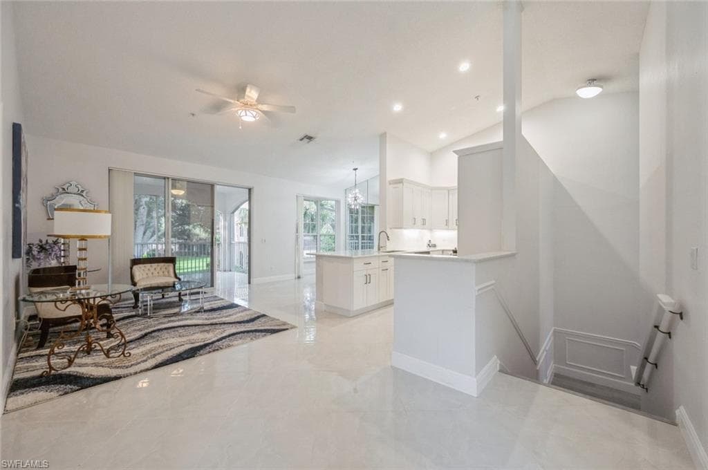 74 Silver Oaks CIR # 202, NAPLES FL 34119-7