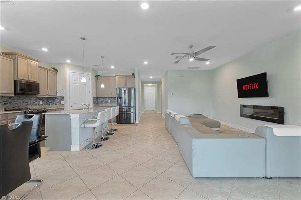 3289 Baravaldo CIR, CAPE CORAL FL 33909-2