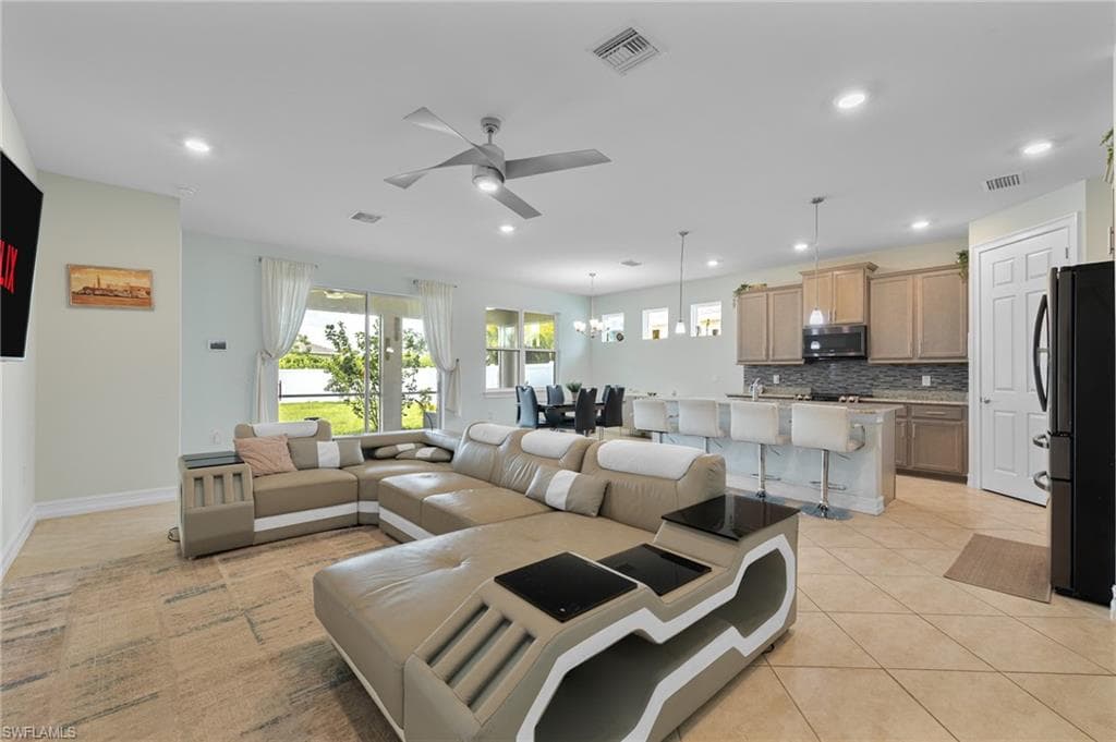 3289 Baravaldo CIR, CAPE CORAL FL 33909-3