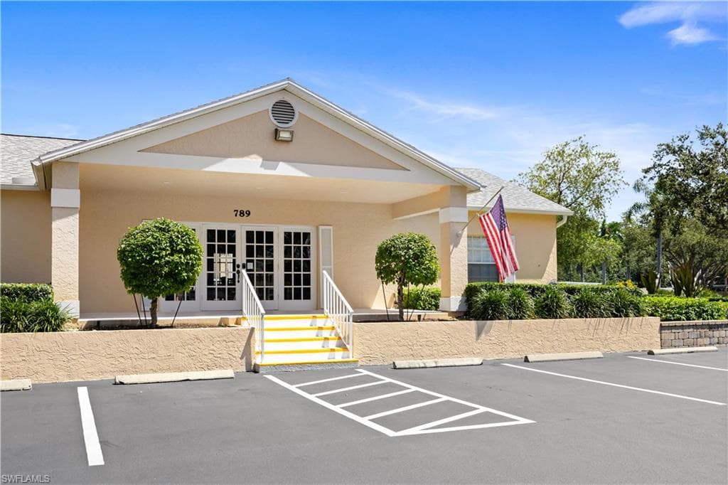 757 Wiggins Lake DR # 106, NAPLES FL 34110-29