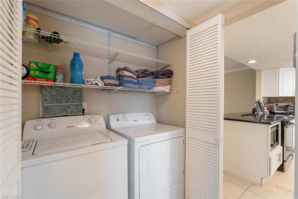 2264 Winkler AVE # 202, FORT MYERS FL 33901-15