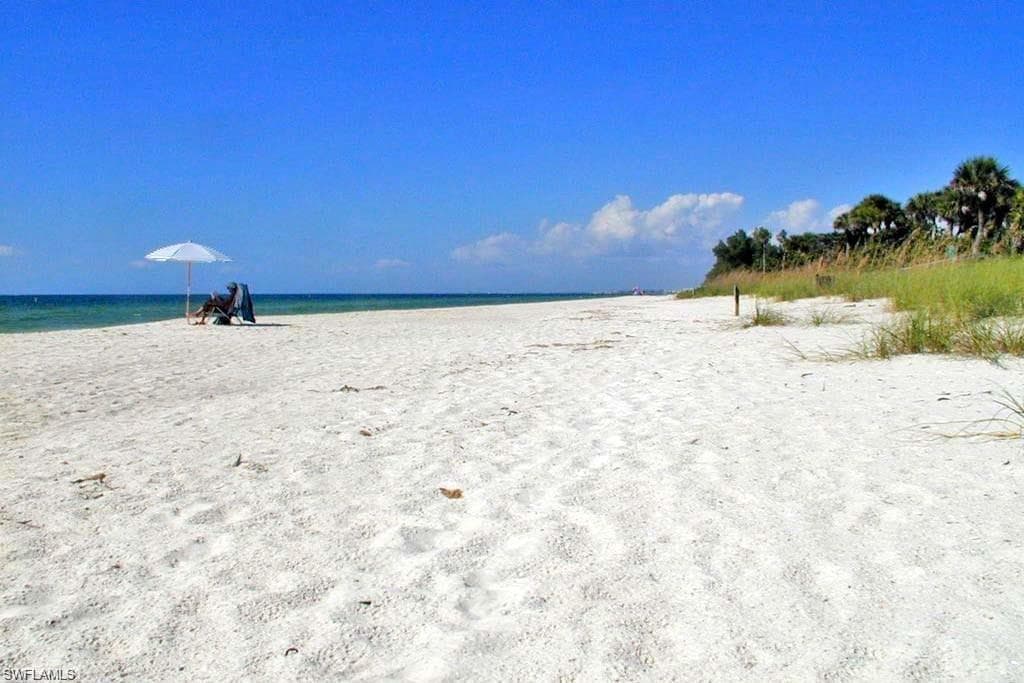 4007 Recreation LN, NAPLES FL 34116-21