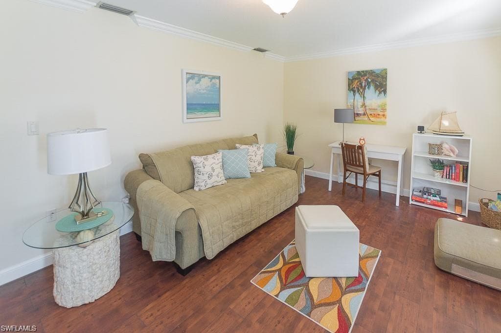 595 93rd AVE N, NAPLES FL 34108-9