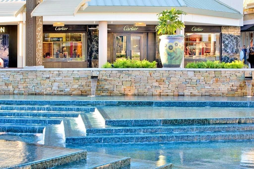 595 93rd AVE N, NAPLES FL 34108-20