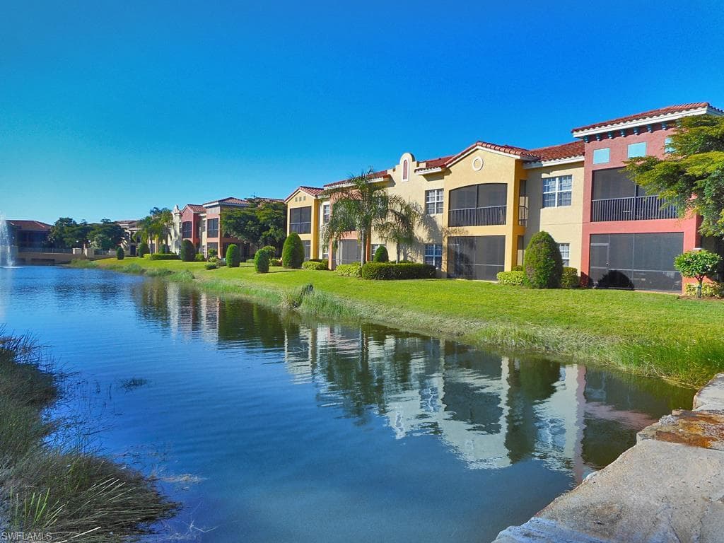 8565 Via Garibaldi CIR # 203, ESTERO FL 33928-1
