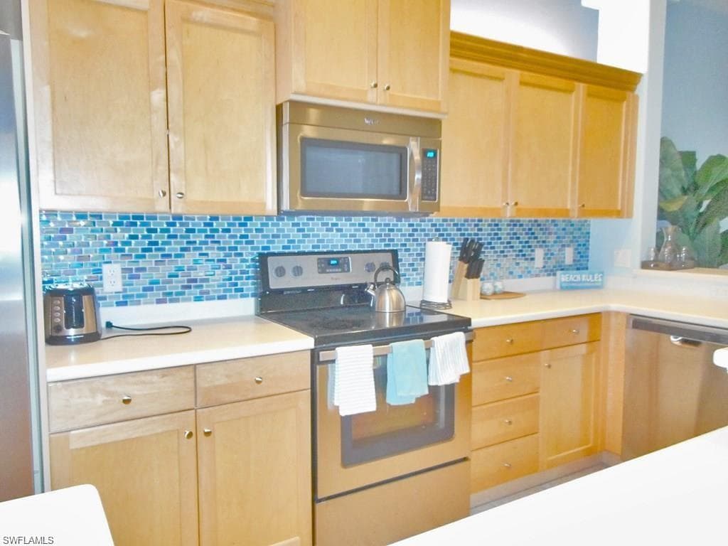 8565 Via Garibaldi CIR # 203, ESTERO FL 33928-8