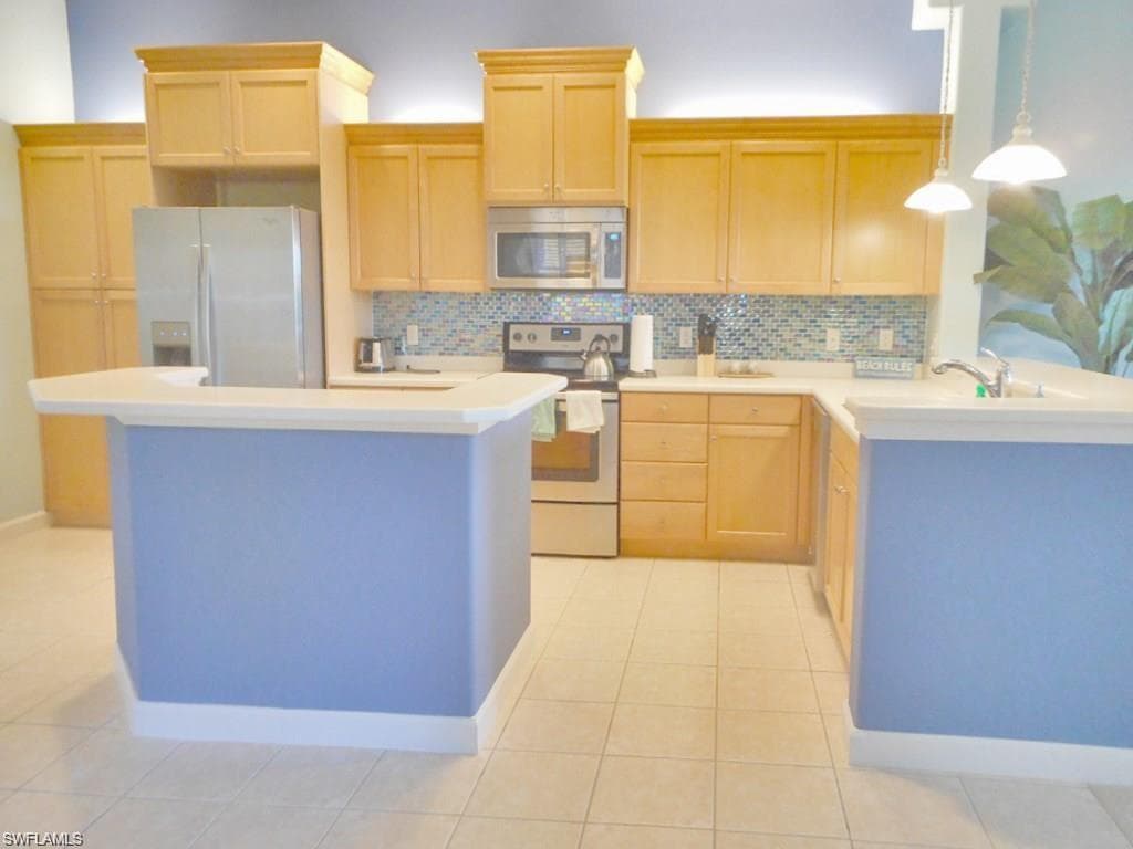 8565 Via Garibaldi CIR # 203, ESTERO FL 33928-7
