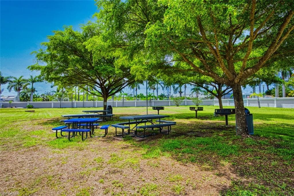 2885 Palm Beach BLVD # 105, FORT MYERS FL 33916-36