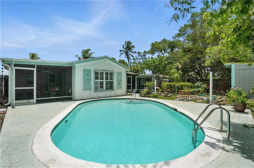 4011 Coconut CIR S, NAPLES FL 34104-26