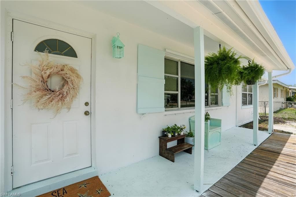 4011 Coconut CIR S, NAPLES FL 34104-1