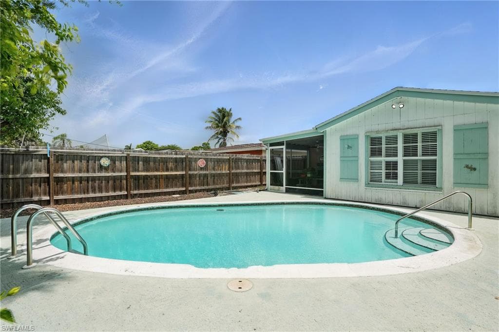 4011 Coconut CIR S, NAPLES FL 34104-29