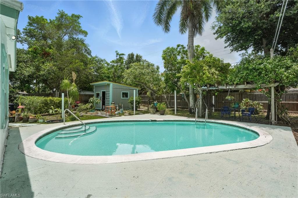 4011 Coconut CIR S, NAPLES FL 34104-28