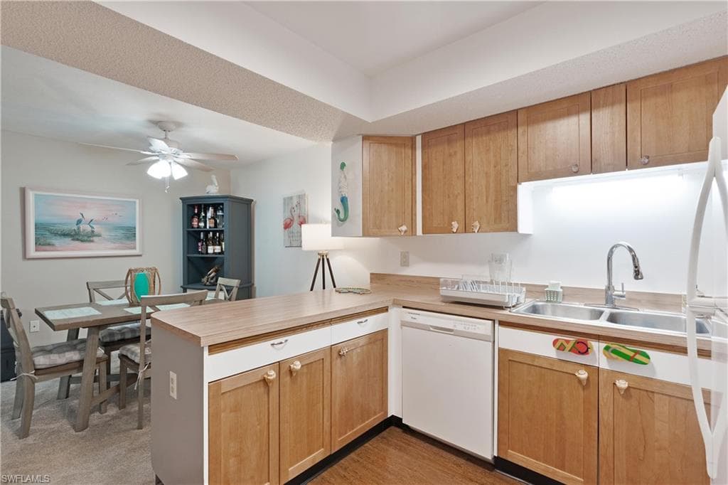 6108 Penny LN, BRADENTON FL 34207-21