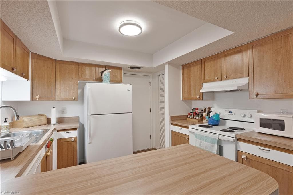 6108 Penny LN, BRADENTON FL 34207-9