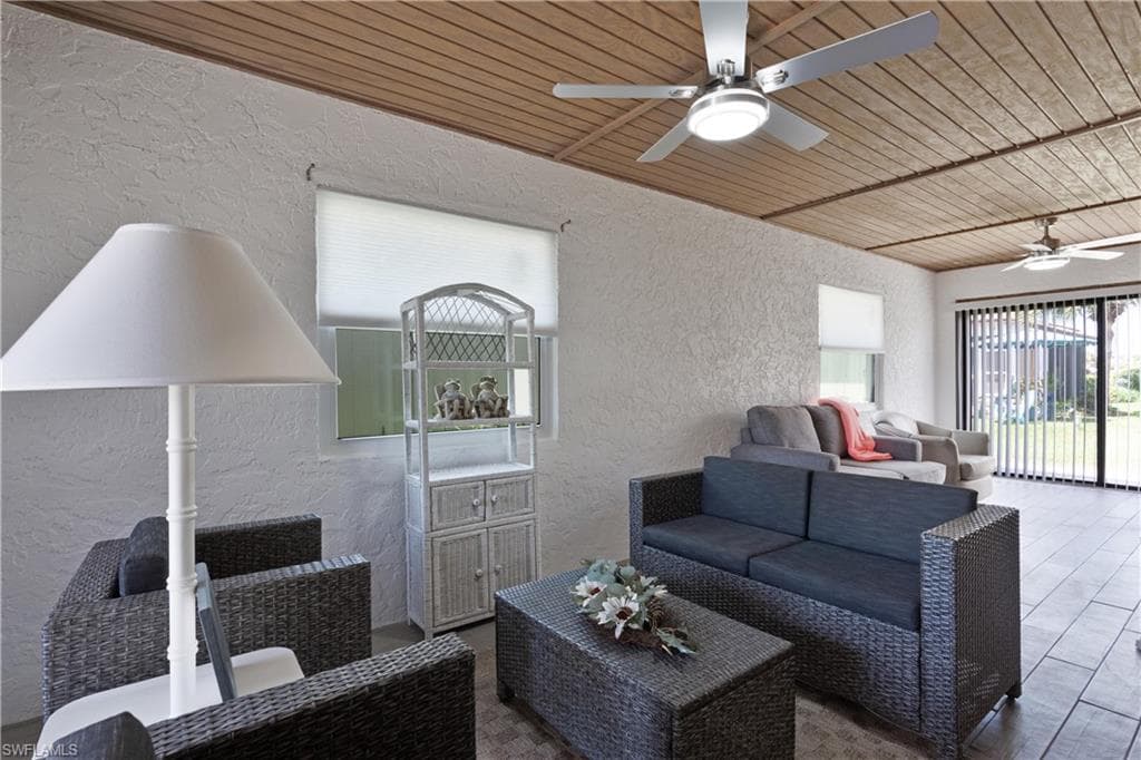 6108 Penny LN, BRADENTON FL 34207-13