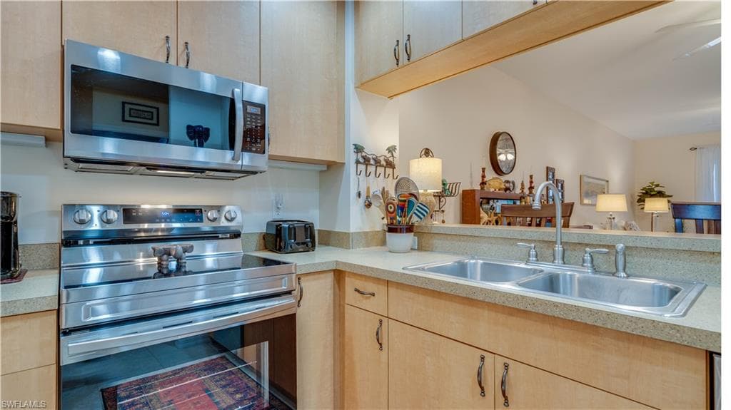 1133 Van Loon Commons CIR # 202, CAPE CORAL FL 33909-6