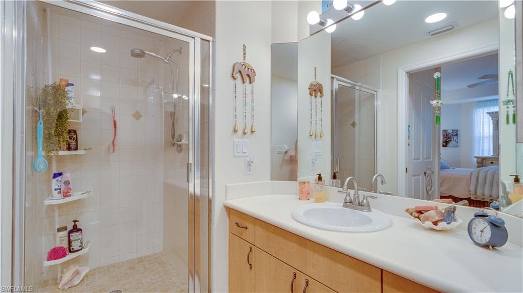 1133 Van Loon Commons CIR # 202, CAPE CORAL FL 33909-32