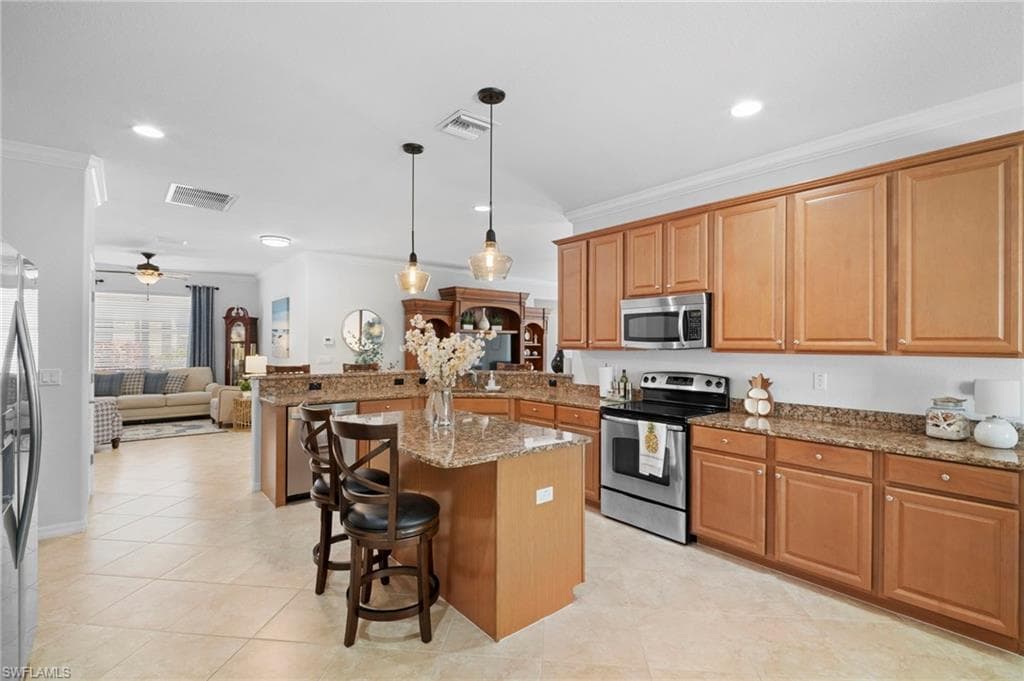 8088 Piedmont DR, NAPLES FL 34104-8